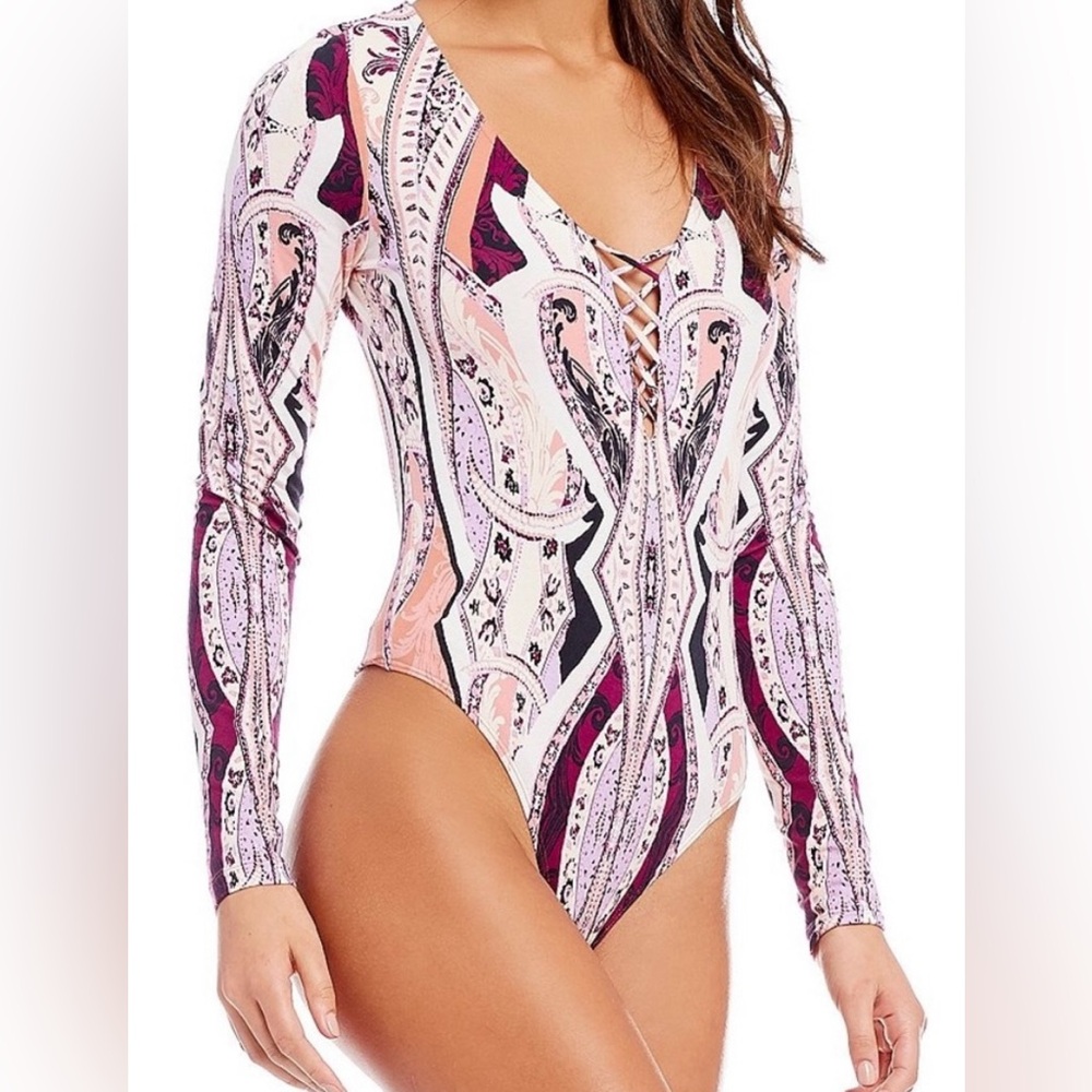 FREE PEOPLE Pick A Place Pink
Paisley Body Suit #Z00